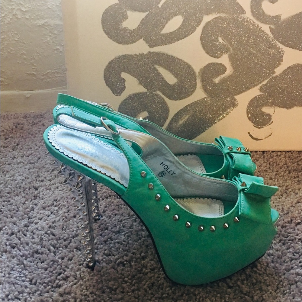 Heels - Picture 2 of 3